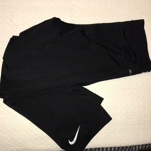 2/$20 🐸 Cropped Nike Pro leggings